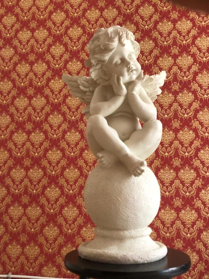 Love Nest Versailles - Unique Louis XIV Decoration - Calm Location Right In City Center Namur Bagian luar foto