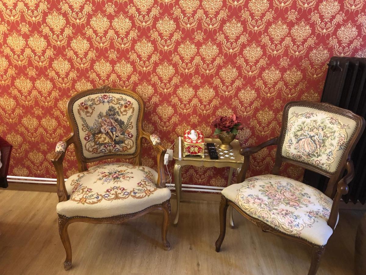 Love Nest Versailles - Unique Louis XIV Decoration - Calm Location Right In City Center Namur Bagian luar foto