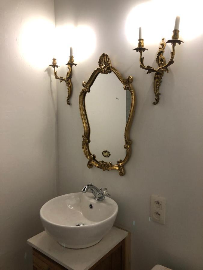 Love Nest Versailles - Unique Louis XIV Decoration - Calm Location Right In City Center Namur Bagian luar foto