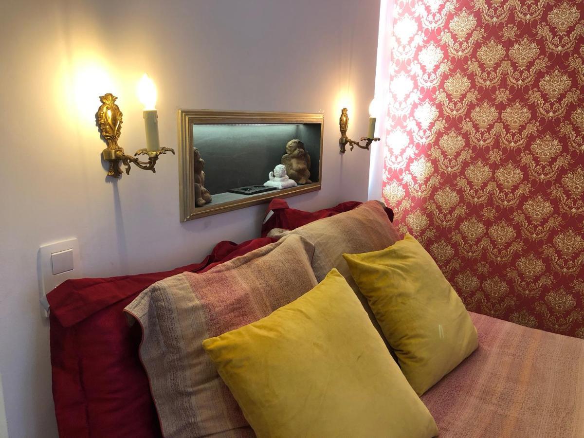 Love Nest Versailles - Unique Louis XIV Decoration - Calm Location Right In City Center Namur Bagian luar foto