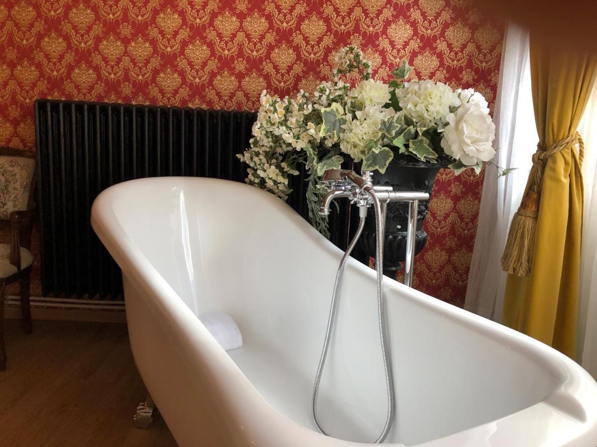 Love Nest Versailles - Unique Louis XIV Decoration - Calm Location Right In City Center Namur Bagian luar foto