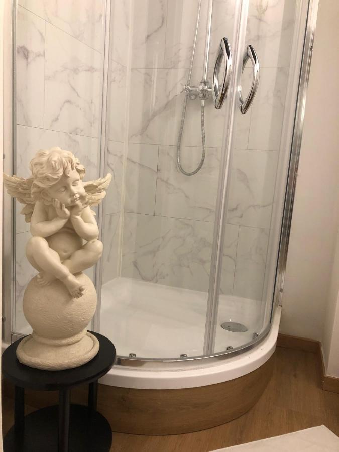 Love Nest Versailles - Unique Louis XIV Decoration - Calm Location Right In City Center Namur Bagian luar foto